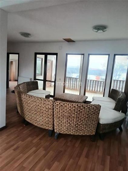 Vila de vanzare cu acces la padurea Izvorani in spatele casei si aproape de cent - 10