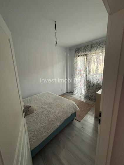 Apartament 3 camere , semidecomandat, loc de parcare si curte de 89 mp - 4