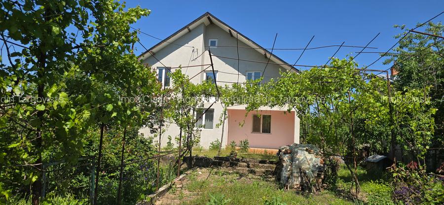 Vânzare proprietate - Casă spațioasă cu teren generos în Bilciurești Dâmbovița - 2