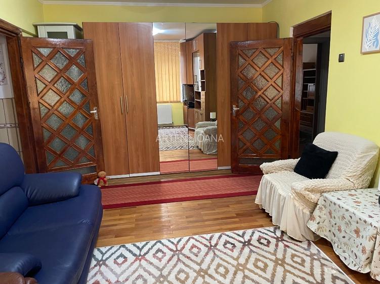 Inchiriez Apartament 3 Camere - 3