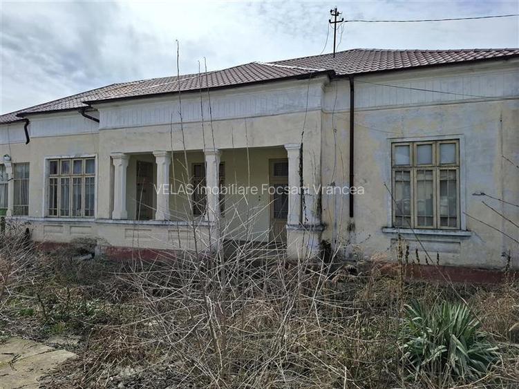 Casa din caramida, Panciu cu teren 2080 mp - 2