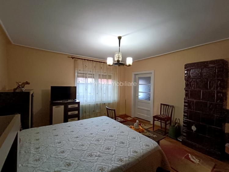 Oază de liniște în Cugir – Casă spațioasă cu grădină generoasă, zona Râul Mic - 12