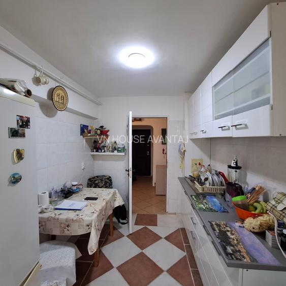 De vanzare apartament cu 4 camere , etaj 2 - 5