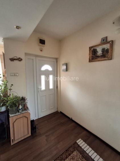 CASA INDIVIDUALA  in sat VLADICENI com. TOMESTI - 24