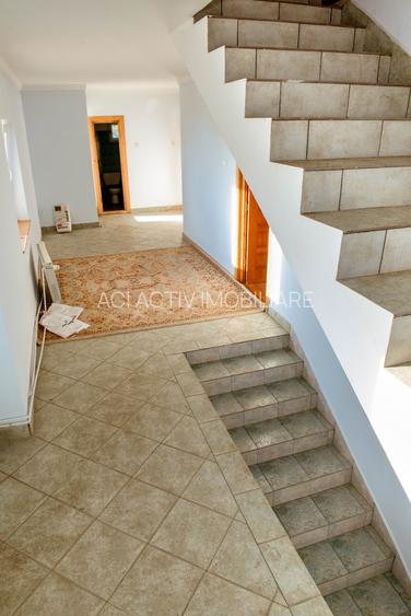 Oportunitate Exclusivă de Investiție în Câmpina Muscel Vila 12+ camere 750 mp - 12