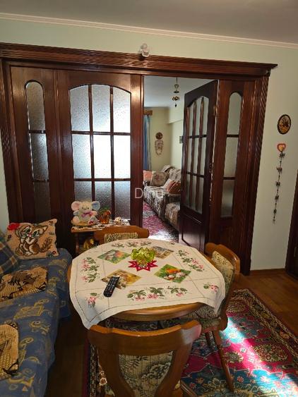 Ap. 3 camere, in Roman, decomandate, etaj 1, bloc de cărămidă, aproape de centru - 3