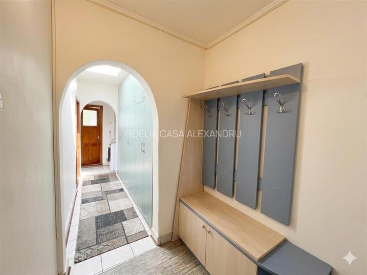 Apartament cu 3 camere decomandat, situat în cartierul Nicolina 2 - 4