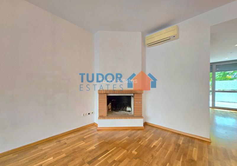 Elegant Multi-Level Home with 4 Bedrooms and Expansive Terraces in Green Lake - 3