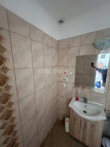 Casa la sol, renovata ,caramida, pentru locuit sau spatiu birouri, zona  buna - 10