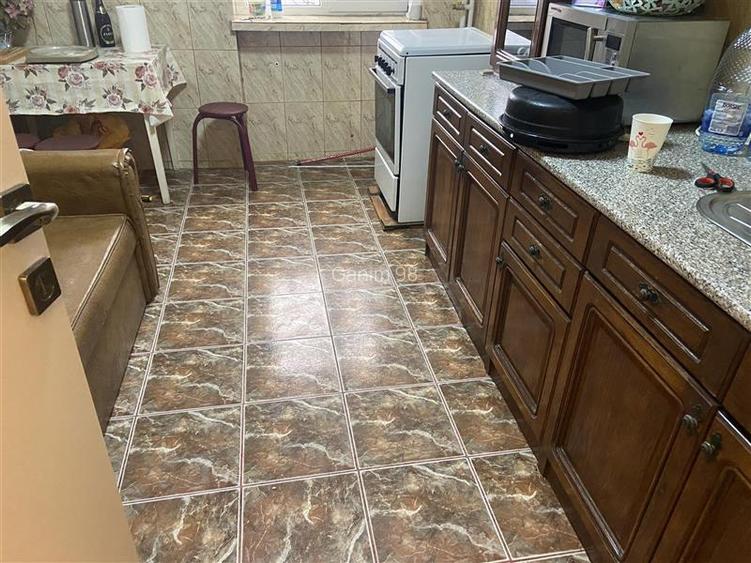 Apartament 2 camere , zona centrala - Scoala nr 10,etaj 2 8  , decomandat - 4