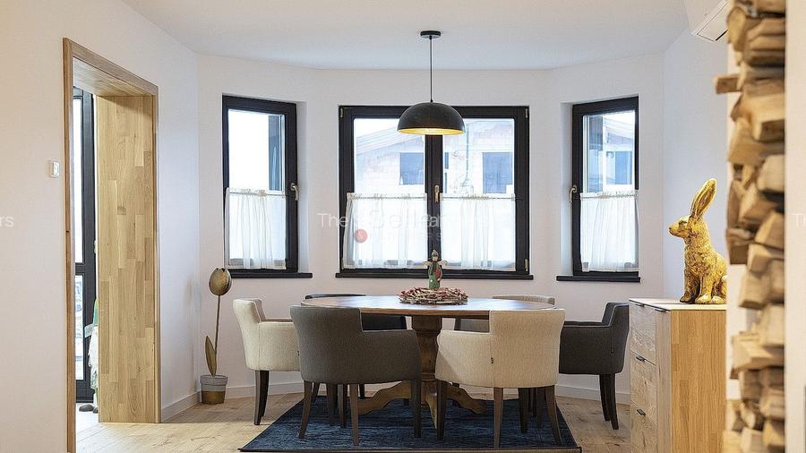 Priveliste frumoasa catre Masivul Postavarul - 4