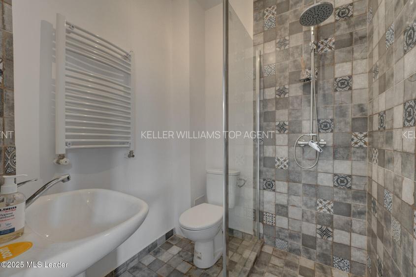 In Cartierul Evreiesc, casa 3 camere pivnita si mansarda open space. - 16