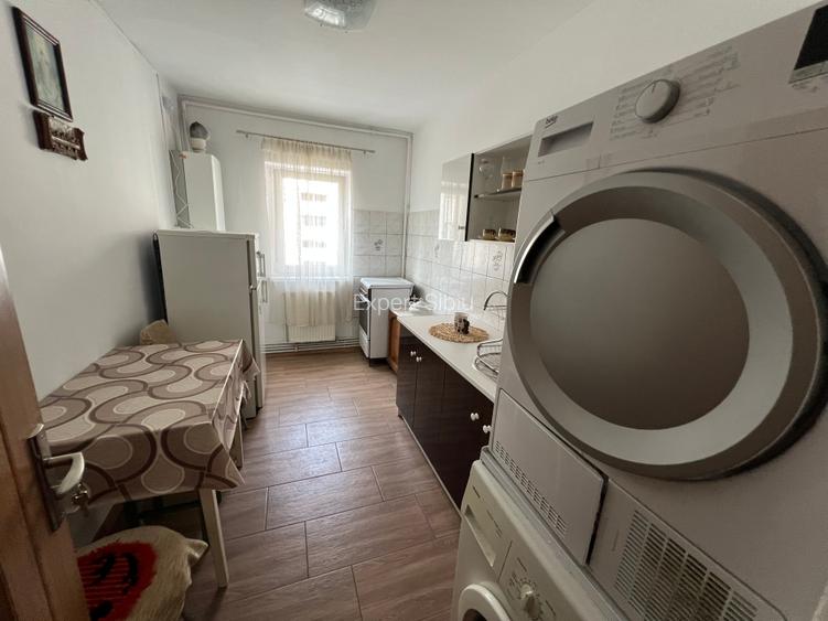 INCHIRIEZ apartament 3 camere ,zona Vasile Aaron - 8