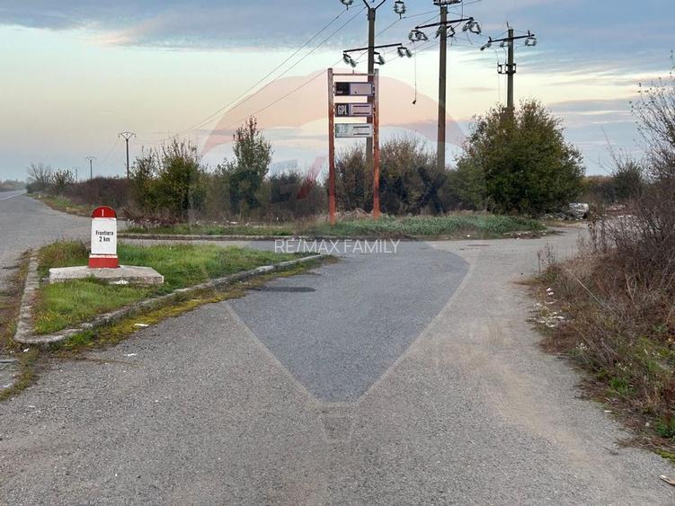 Teren Intravilan  20000 mp. plus cladire statie Peco - 5