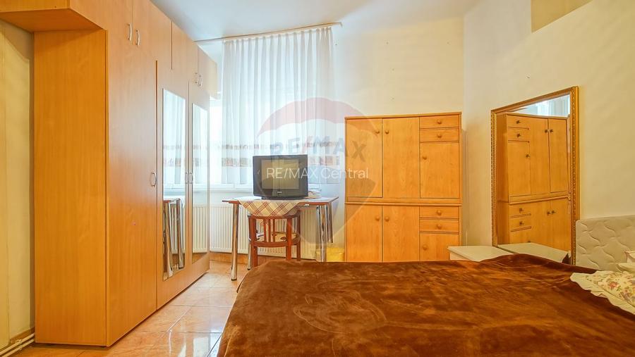 Proprietate cu 2 apartamente și garaj, Schei - 16