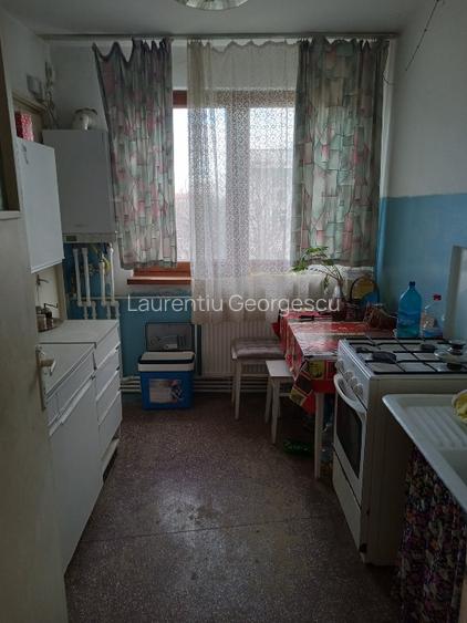 apartament 3 camere de vanzare - 2