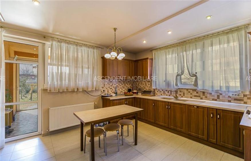 FILM ! Pe armonia a 1.100 mp teren/ gradina, Vila galanta,cu 3 apartamente disti - 3