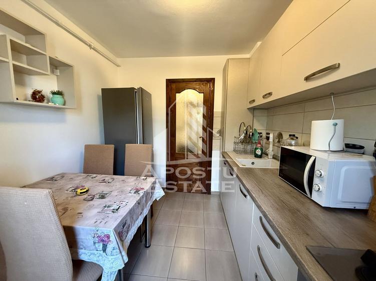Apartament 2 camere de vanzare, centrala proprie, zona Girocului