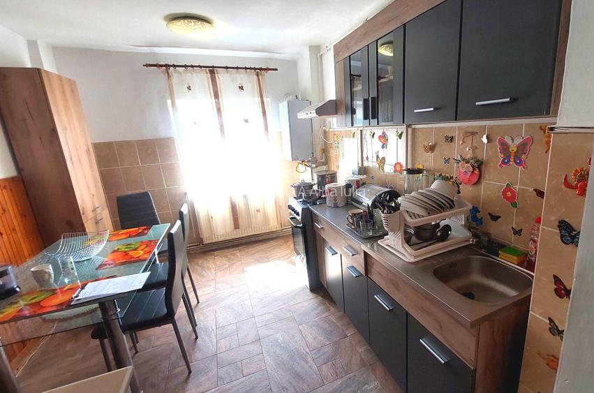 Apartament cu 4 camere decomandat Cetate-Mercur 2 bai 90 mp cu balcon si pivnita - 3