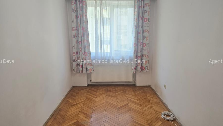Vand apartament de 3 camere in Deva, Imp.Traian, etaj 2 - 10
