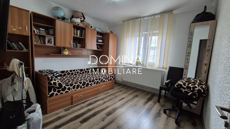 Vânzare apartament 4 camere *ULTRACENTRAL* situat în Târgu Jiu, strada Unirii - 5
