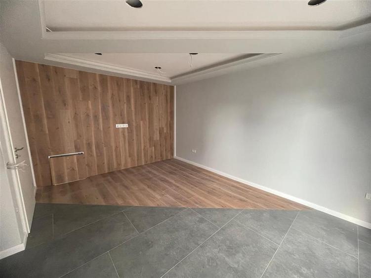 Apartament etajul 1 cu 2 camere cu balcon si parcare pe Doamna Stanca