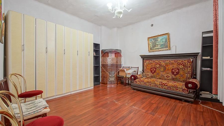 Casă cu 2 apartamente, terasă și garaj, zona Piața Unirii, Brașov