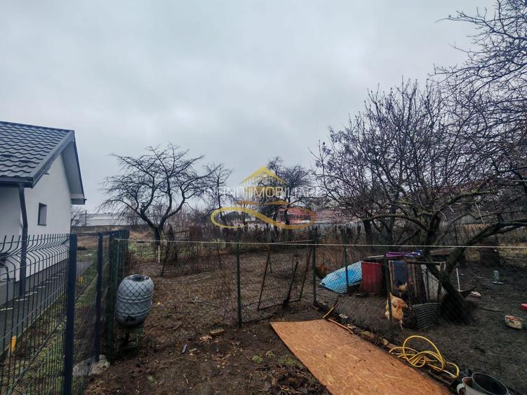 Vand casa batraneasca + Teren –zona REPUBLICII, Bacau, comision 0 - 3
