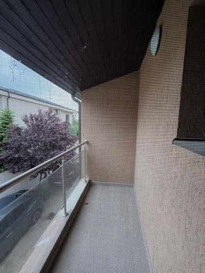 Casă înșiruită complet mobilată + curte+ 2 parcari în complex inchis!