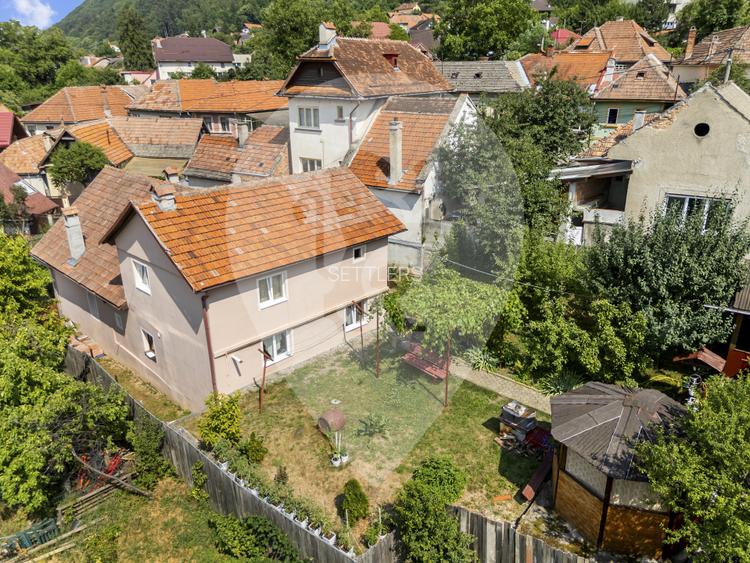 Casa singur in curte Schei - 8