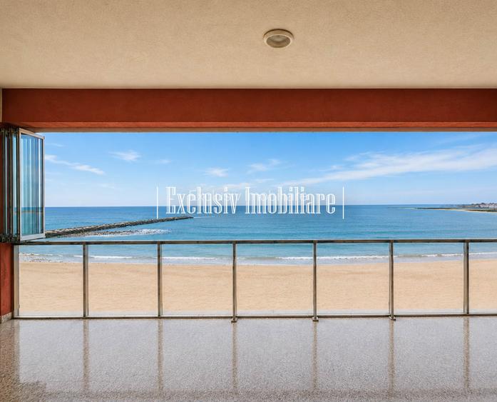 Vedere Frontala la Mare si Plaja la Picioare - Apartament cu Parcare Privata - 2