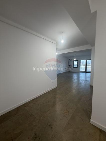 3 camere, Central, bloc nou, etaj 2, lift - 2