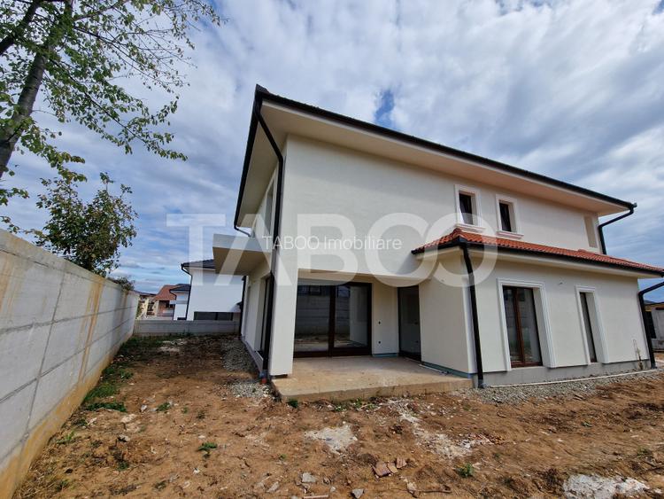 Casa individuala de vanzare cu teren, terasa, garaj si curte Selimbar - 14