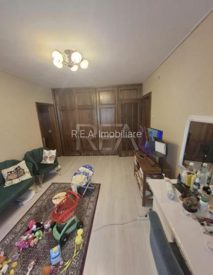 3 camere, P/8, bloc 1979, 66mp-Gorjului - 2