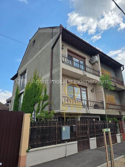 Casă cu garaj și panouri fotovoltaice în centrul orașului Salonta - 2