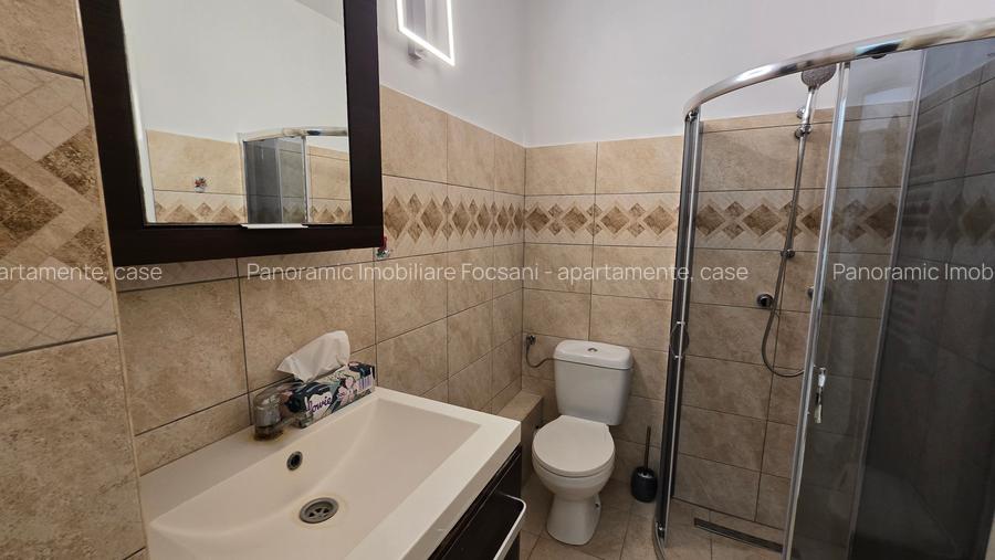 Apartament de vanzare  2 camere, renovat si mobilat complet,  central Focsani - 14