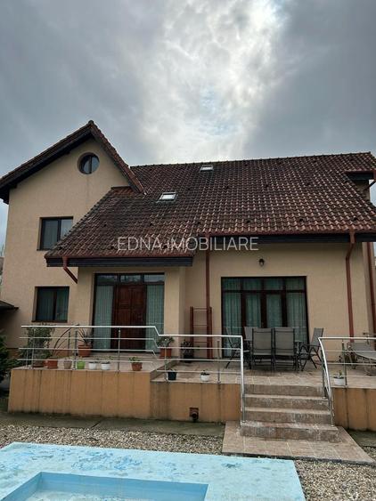 Vila superba  cu Piscina si 5000 mp teren - 3