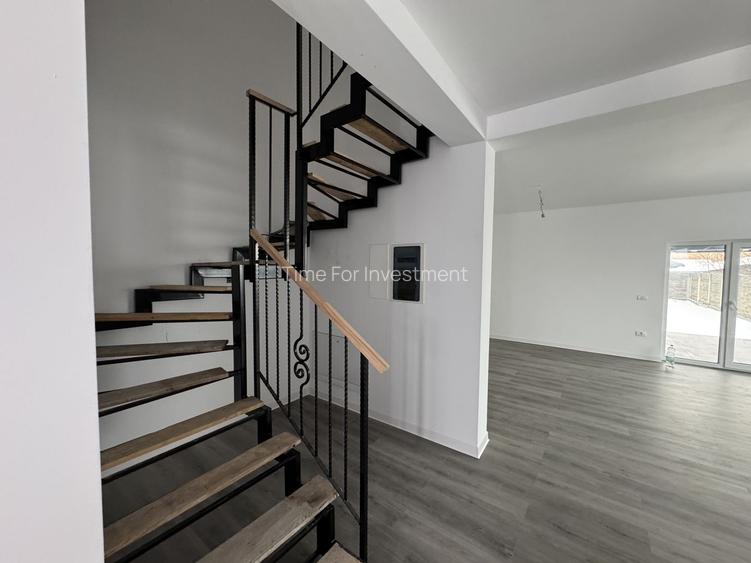 1/2 Duplex Utvin,4 Camere,2 Bai,Toate Utilitatile - 6