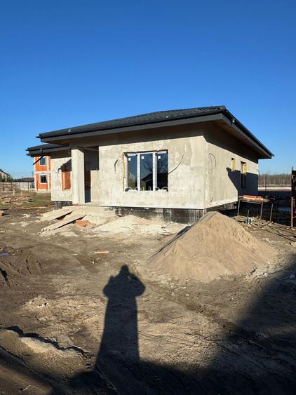 Adio, bloc! Vilă cochetă pe parter în Brănești – Oaza ta de sănătate la 30 min d - 2