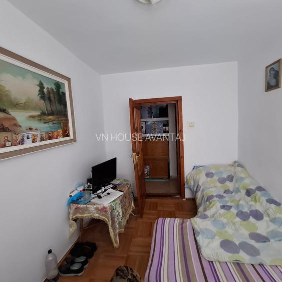 De vanzare apartament cu 4 camere , etaj 2 - 8
