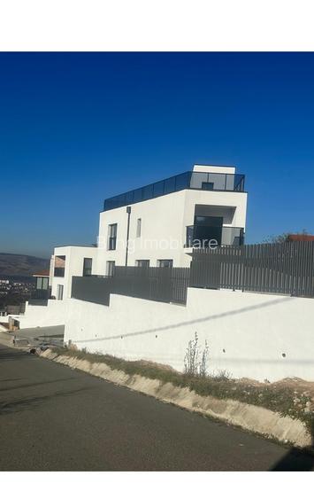 Casa individuala de vanzare, 138 mp ,zona Vivo - 19