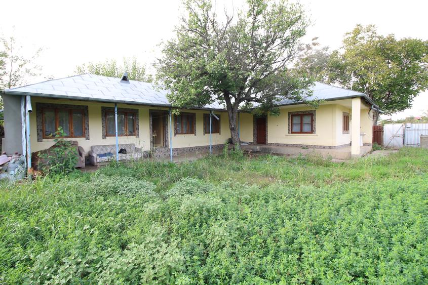 Vand casa in Schela cu toate utilitatile -65.000euro neg