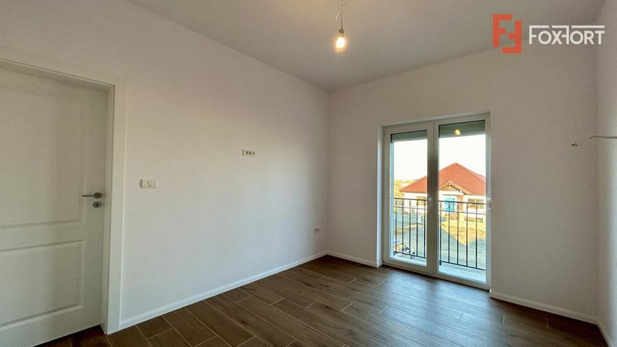 Duplex cu 4 camere si teren de 375 mp - zona Sanandrei