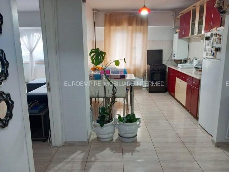 Apartament cu 3 camere de vânzare, zona Dacia - 6
