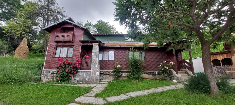 Casa gospodarului, înconjurată de natură, Comarnic