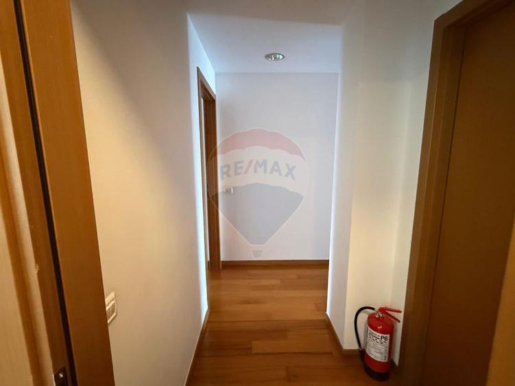 INCHIRIERE Apartament cu 3 camere in zona Primaverii
