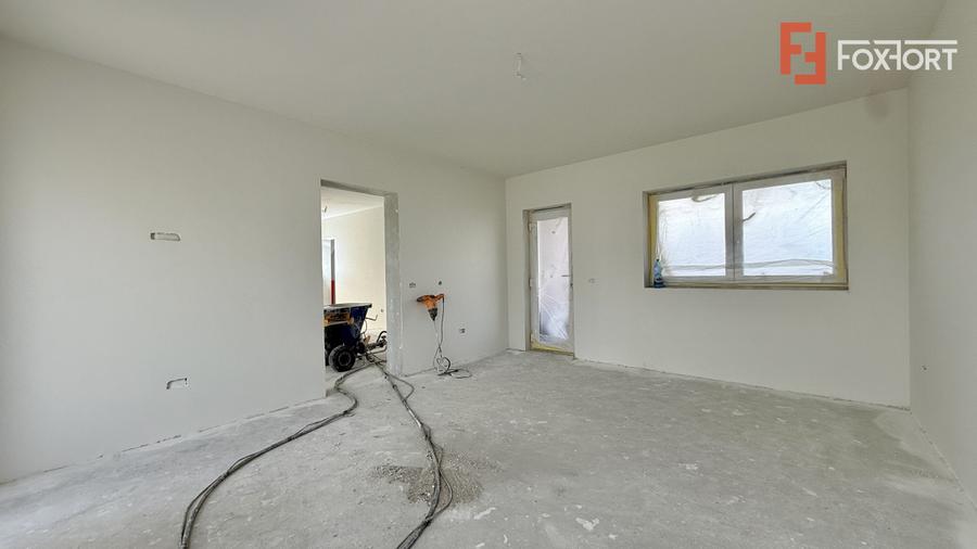 Casa individuala de vanzare, 8 camere + 4 bai - Mosnita Veche