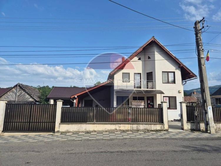 Casă / Vilă cu 4 camere de vânzare - 2