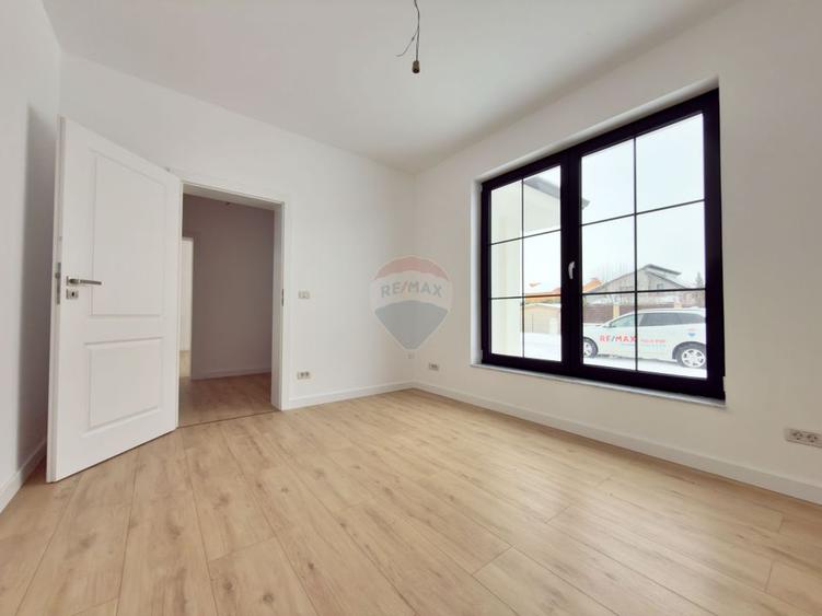 Vilă cu 4 camere de vânzare în Via Carmina