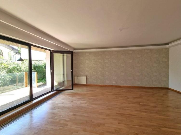 Apartament 4 camere cu tereasa de 160 mp